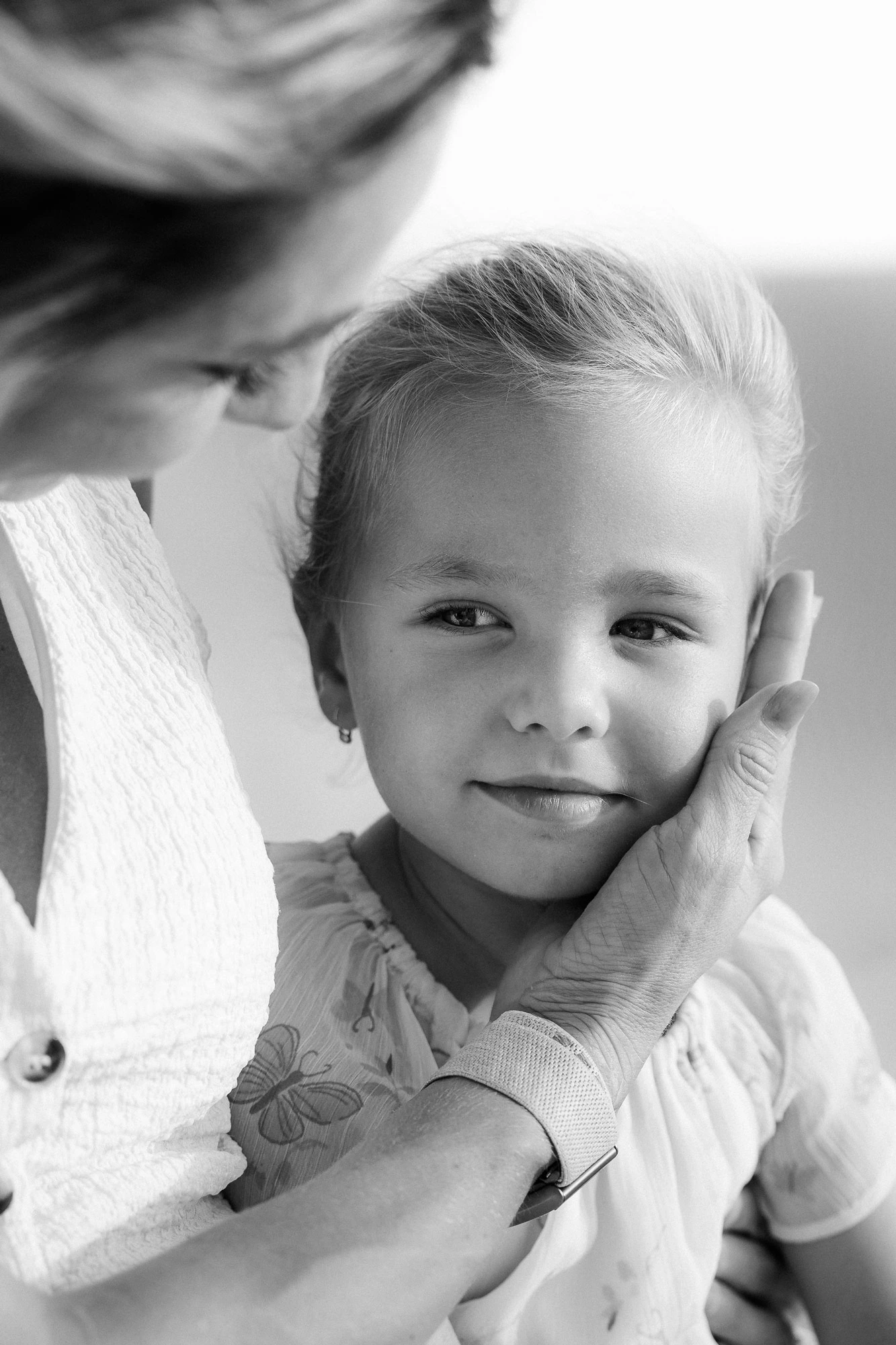 Dubai Family Photographer Desert Detail Shot Motherhood Embrace