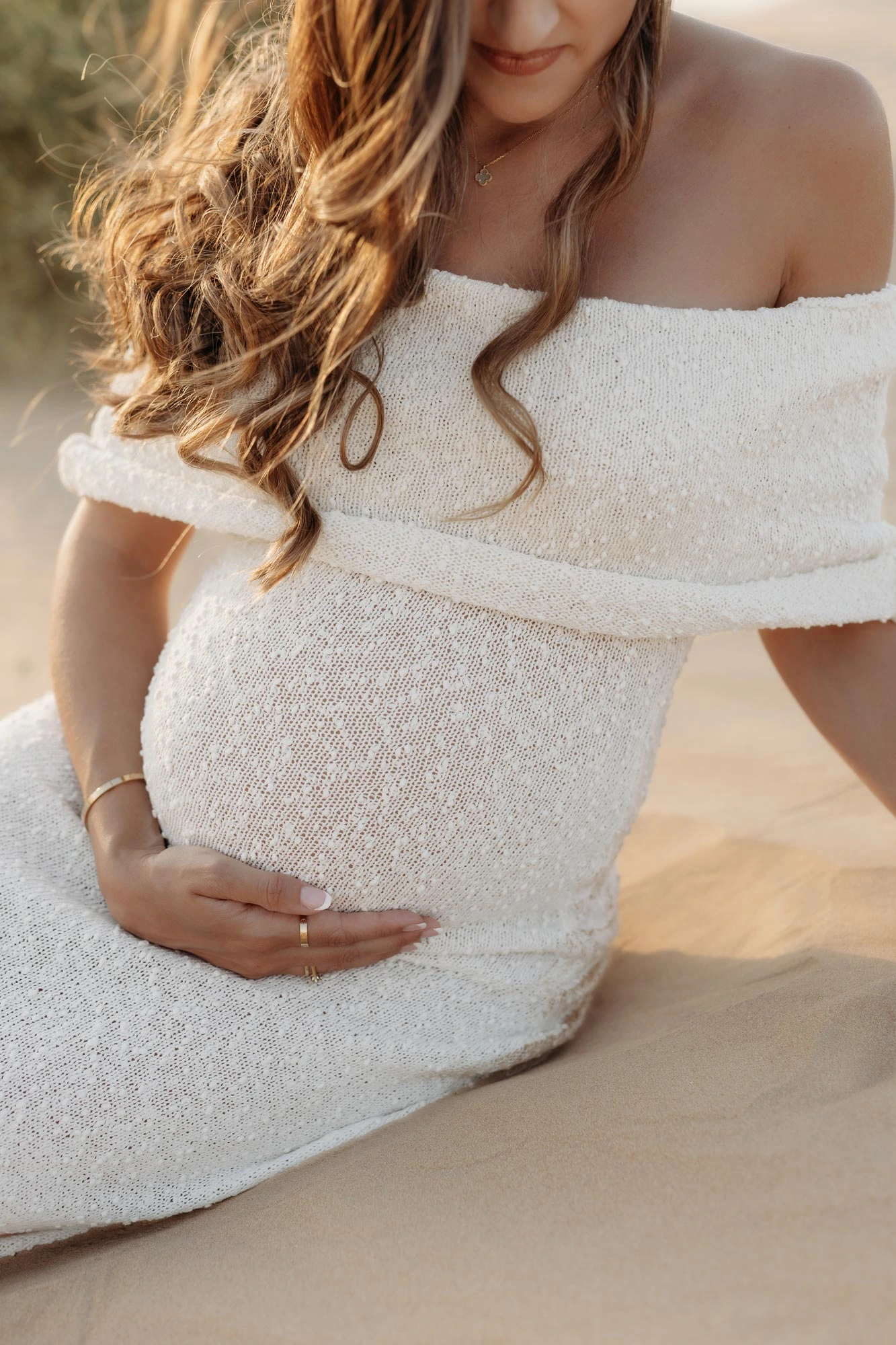 Elegant & Natural Maternity Photography in Dubai: What to Expect from Your Session